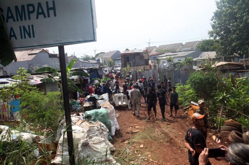Protes Bau Sampah Menyengat, Warga Meruyung Depok Segel TPS Liar di Permukiman - Bagian 5