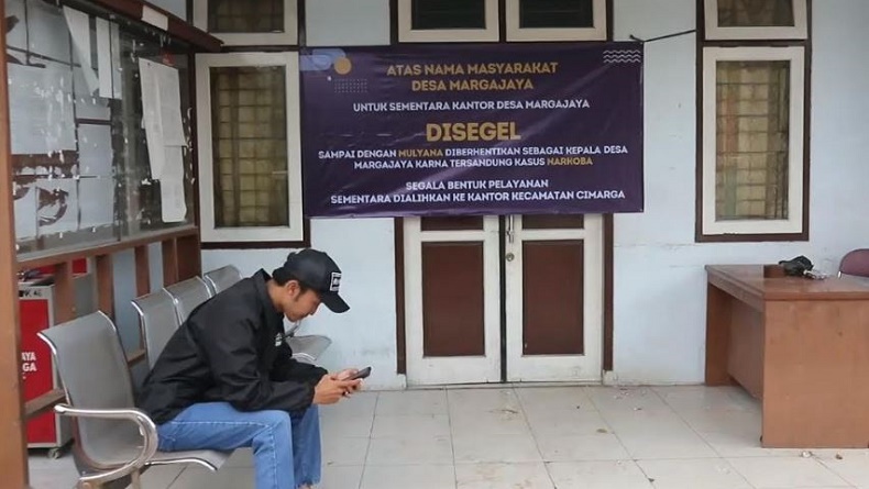 Kades di Lebak Tersandung Kasus Narkoba, Warga Segel Kantor Desa Margajaya