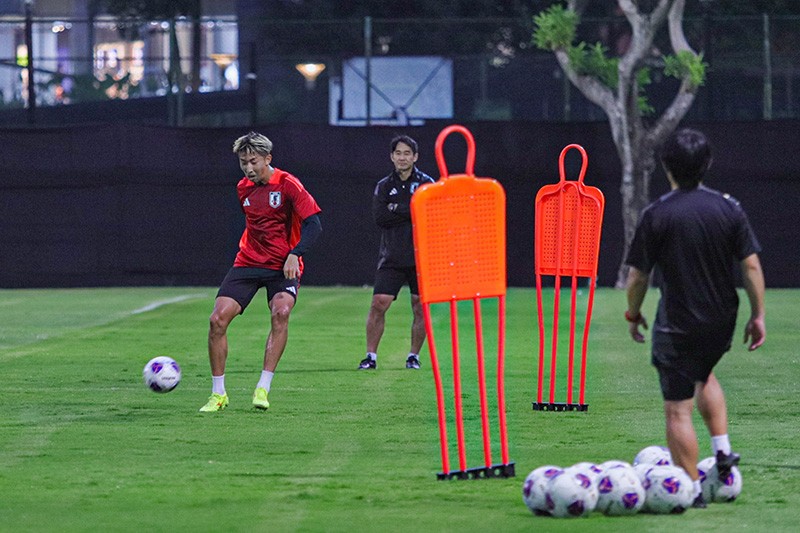 Lapangan Latihan Timnas Jepang Ditutup Kain Hitam - Bagian 4