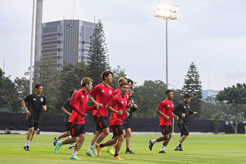 Lapangan Latihan Timnas Jepang Ditutup Kain Hitam - Bagian 2