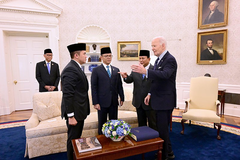 Ekspresi Mayor Teddy Berkenalan dengan Joe Biden Disaksikan Presiden Prabowo - Bagian 1