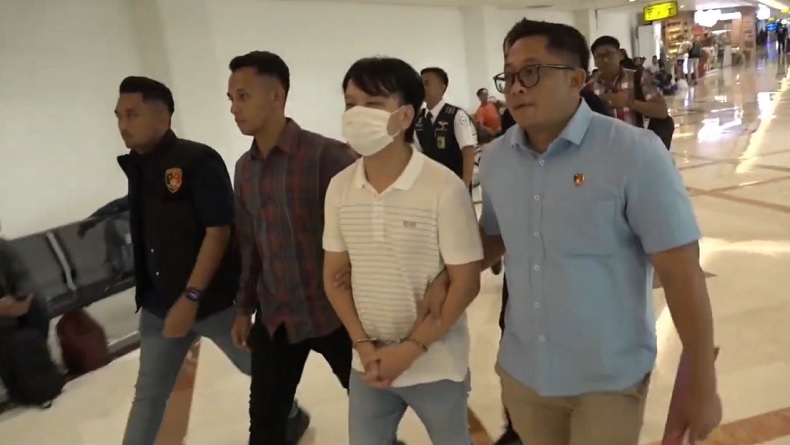 title Ivan Sugianto Pengusaha asal Surabaya yang Paksa Siswa Menggonggong Ditetapkan Tersangka Ivan Sugianto Pengusaha asal Surabaya yang Paksa Siswa Menggonggong Ditetapkan Tersangka