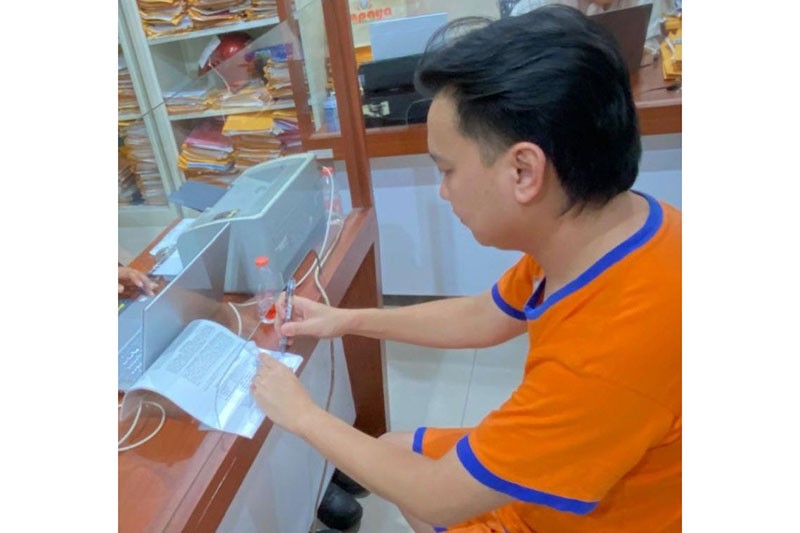 Tampang Ivan Sugianto Pakai Baju Tahanan usai Viral Intimidasi Murid Menggonggong - Bagian 1