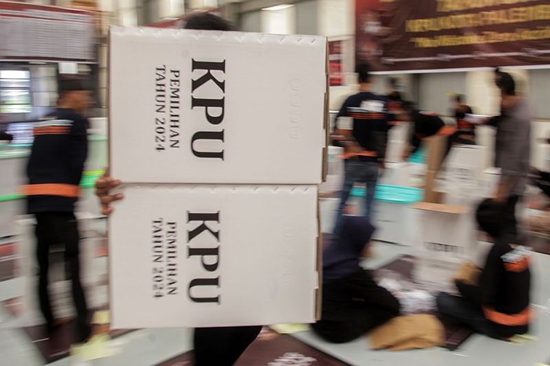 Proses Perakitan Kotak Suara dan Pengemasan Logistik Pilkada Palembang 2024 - Bagian 4