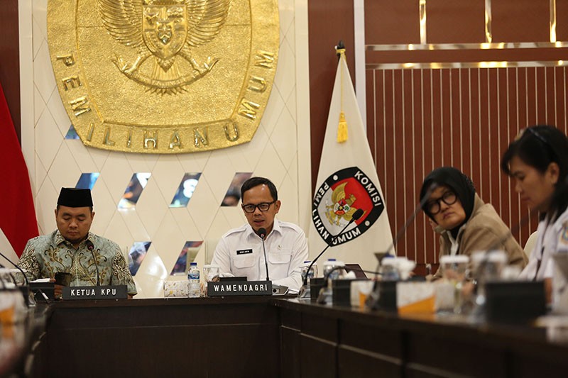 KPU - Kemendagri Bahas Pilkada NTT 2024 Terdampak Erupsi Gunung Lewotobi Laki-Laki - Bagian 2