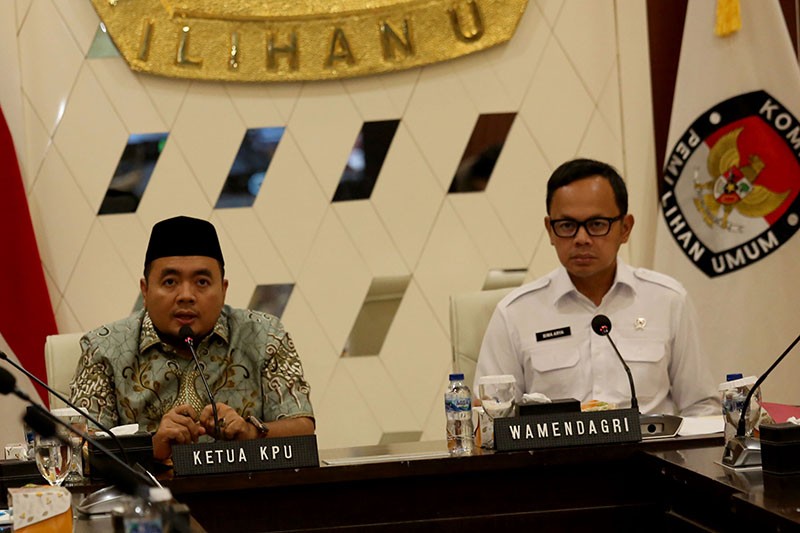 KPU - Kemendagri Bahas Pilkada NTT 2024 Terdampak Erupsi Gunung Lewotobi Laki-Laki - Bagian 1