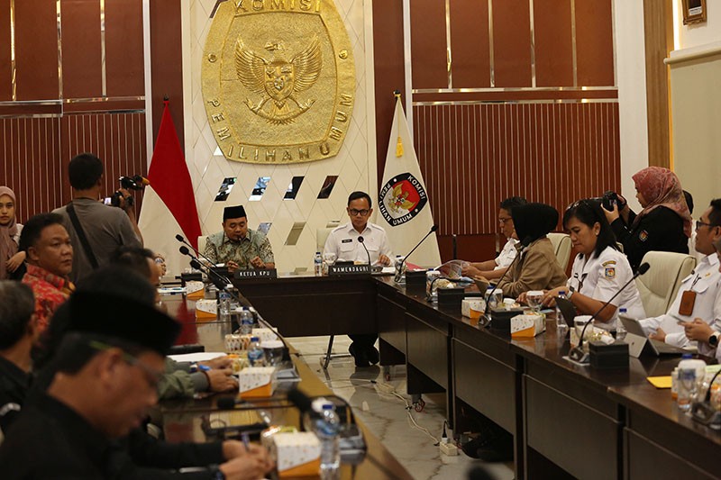 KPU - Kemendagri Bahas Pilkada NTT 2024 Terdampak Erupsi Gunung Lewotobi Laki-Laki - Bagian 3