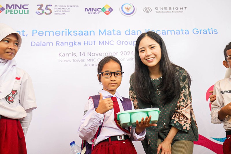 Ekspresi Bahagia Para Murid SD Dapat Kacamata Gratis dari MNC Peduli - Bagian 1