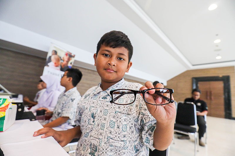 Ekspresi Bahagia Para Murid SD Dapat Kacamata Gratis dari MNC Peduli - Bagian 4
