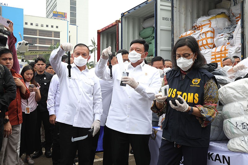 Pemusnahan Barang-Barang Sitaan Bea Cukai - Bagian 3