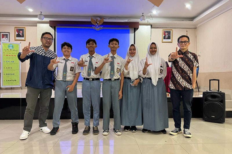 440.000 Pelajar di Bawah 20 Tahun Terpapar Judi Online, Menkomdigi Temui Siswa SMA Jakarta - Bagian 4