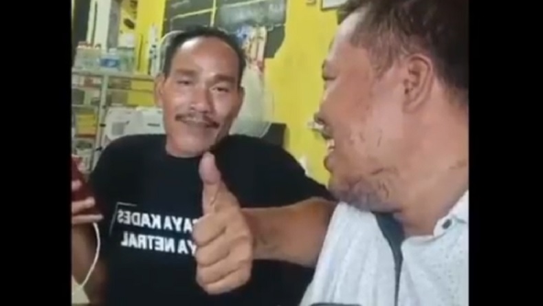 title Video Viral Oknum Kades di Tuban Mabuk Lontarkan Seruan Pilih Salah Satu Paslon Bupati Video Viral Oknum Kades di Tuban Mabuk Lontarkan Seruan Pilih Salah Satu Paslon Bupati