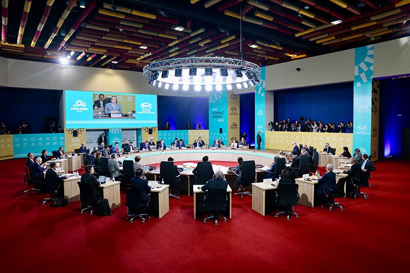 Presiden Prabowo Foto Bersama Jajaran Pimpinan Negara saat KTT APEC 2024  - Bagian 4