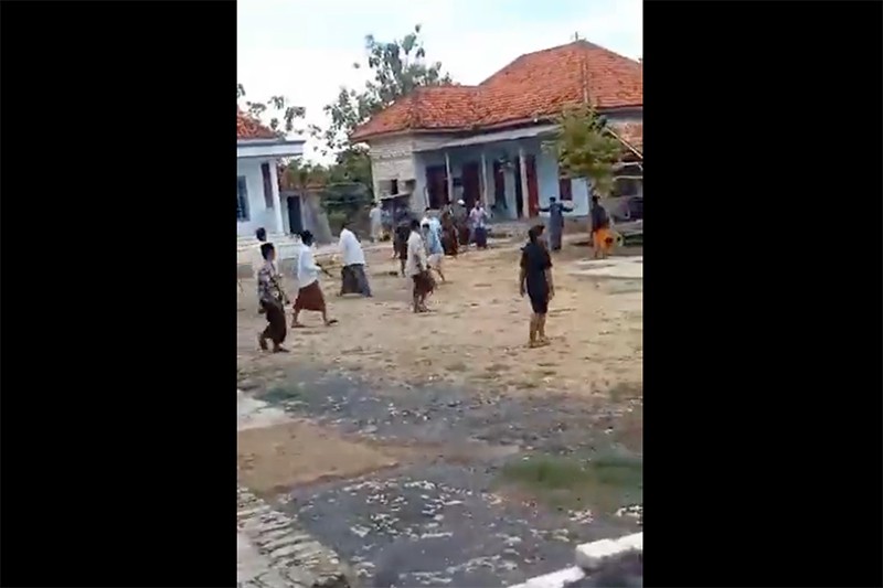 Ngeri! Viral Aksi Carok di Madura Tewaskan 1 Orang, Gegara Pilkada? - Bagian 3