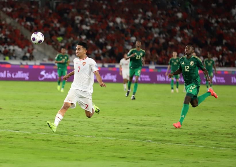 Selebrasi Marselino Ferdinan Duduk Santai di Kursi usai Jebol Gawang Arab Saudi - Bagian 4