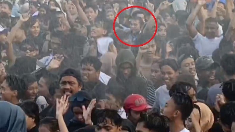 title Kampanye Akbar di Kendari, Afdhal Joget Ska Bersama Ribuan Pendukung Kampanye Akbar di Kendari, Afdhal Joget Ska Bersama Ribuan Pendukung