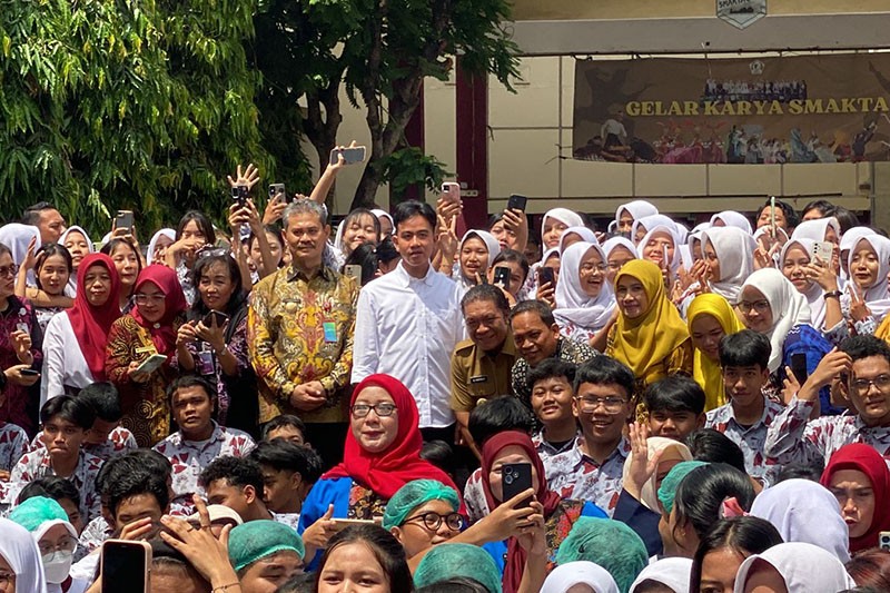 Wapres Gibran Tinjau Program Makan Bergizi Gratis untuk Pelajar Tangerang - Bagian 2