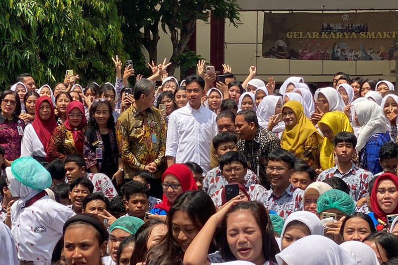 Wapres Gibran Tinjau Program Makan Bergizi Gratis untuk Pelajar Tangerang - Bagian 1