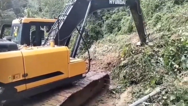 title Hujan Deras Guyur Madina, Tanah Longsor dan Jalinsum Tergerus Banjir Hujan Deras Guyur Madina, Tanah Longsor dan Jalinsum Tergerus Banjir
