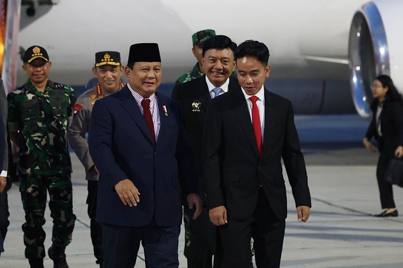 Presiden Prabowo Tiba di Tanah Air Bawa Oleh-Oleh setelah Kunker ke 6 Negara  - Bagian 3