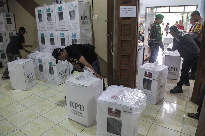 Distribusi Logistik Pilkada 2024 Dijaga Ketat - Bagian 4