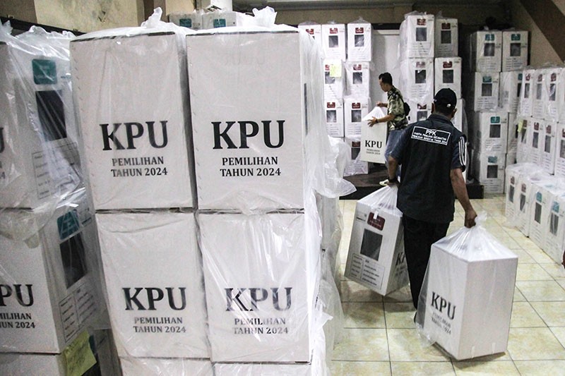 Distribusi Logistik Pilkada 2024 Dijaga Ketat - Bagian 2