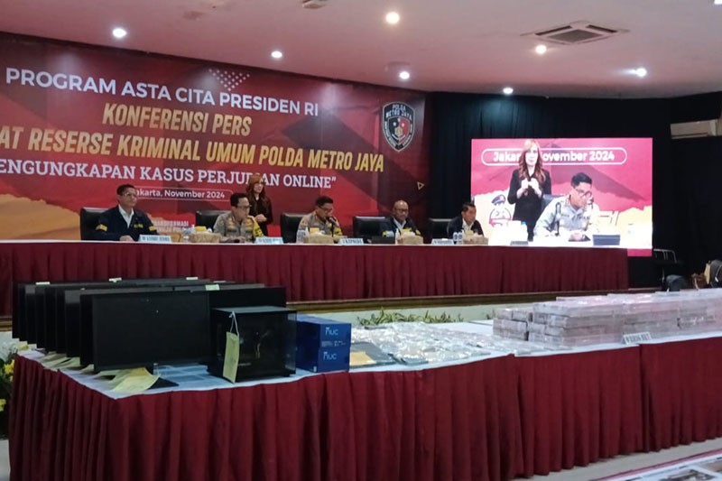 Tampang 24 Tersangka Kasus Judi Online yang Melibatkan Pegawai Komdigi - Bagian 4