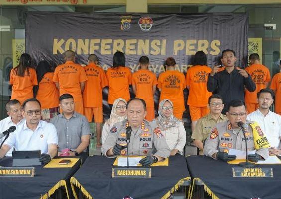 title Polisi Bongkar Kasus Jual Beli Bayi di Kulonprogo, 4 Orang Ditetapkan Tersangka Polisi Bongkar Kasus Jual Beli Bayi di Kulonprogo, 4 Orang Ditetapkan Tersangka