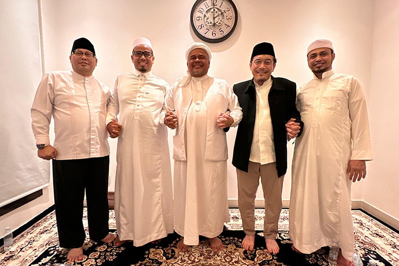 Suswono Bertemu Habib Rizieq Shihab di Mekkah - Bagian 4