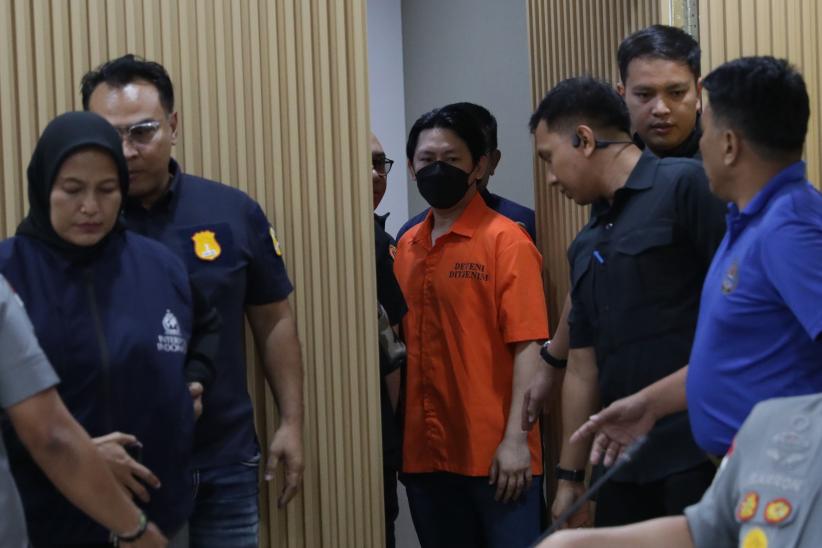 Tampang Buron Interpol Ditukar dengan DPO Judi Online Handoyo Salman - Bagian 4