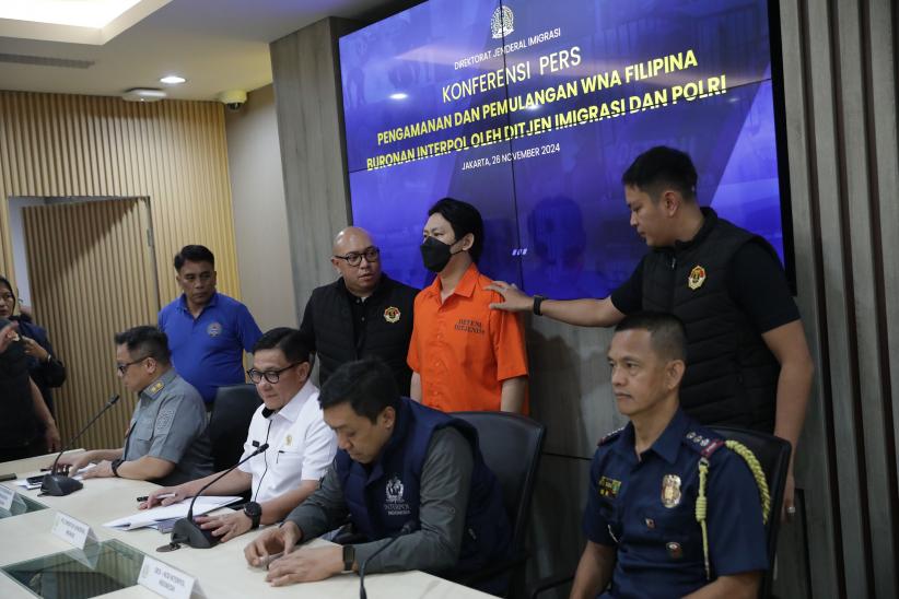 Tampang Buron Interpol Ditukar dengan DPO Judi Online Handoyo Salman - Bagian 5