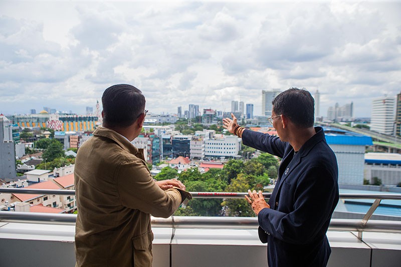 Silaturahmi Ridwan Kamil dan Sandi Uno, Pertemuan Dua Sahabat Saling Mendoakan - Bagian 2