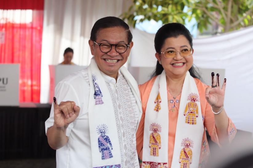 Momen Pramono Anung dan Keluarga Nyoblos di TPS 046 Cipete Selatan - Bagian 3