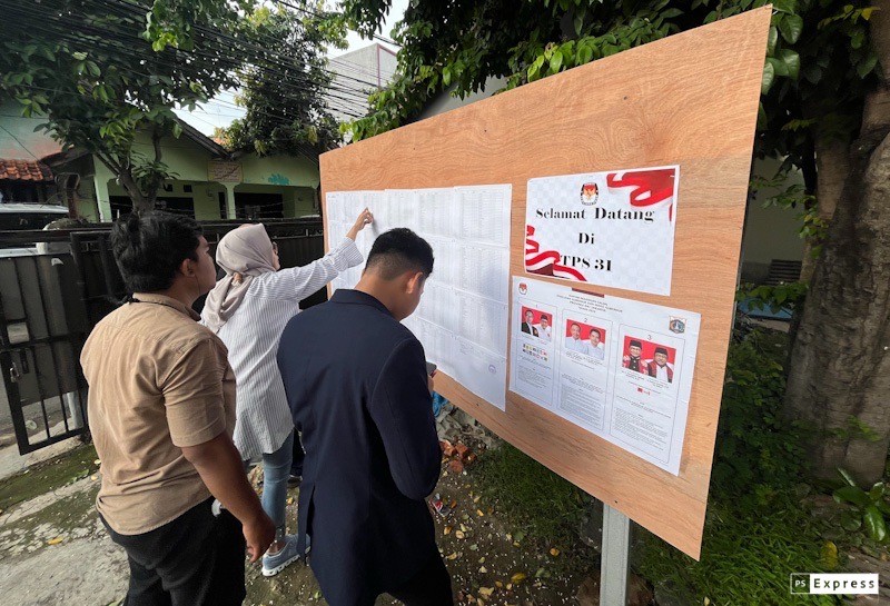 Suasana TPS 31, Lokasi Cagub Jakarta Dharma Pongrekun Nyoblos - Bagian 5
