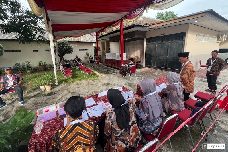 Suasana TPS 31, Lokasi Cagub Jakarta Dharma Pongrekun Nyoblos - Bagian 2