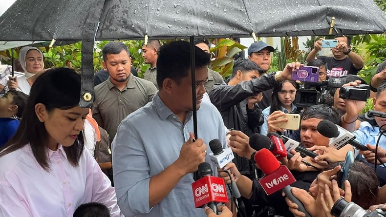 title Pilkada Sumut 2024, Bobby Nasution Unggul Tipis di TPS Tempatnya Mencoblos Pilkada Sumut 2024, Bobby Nasution Unggul Tipis di TPS Tempatnya Mencoblos