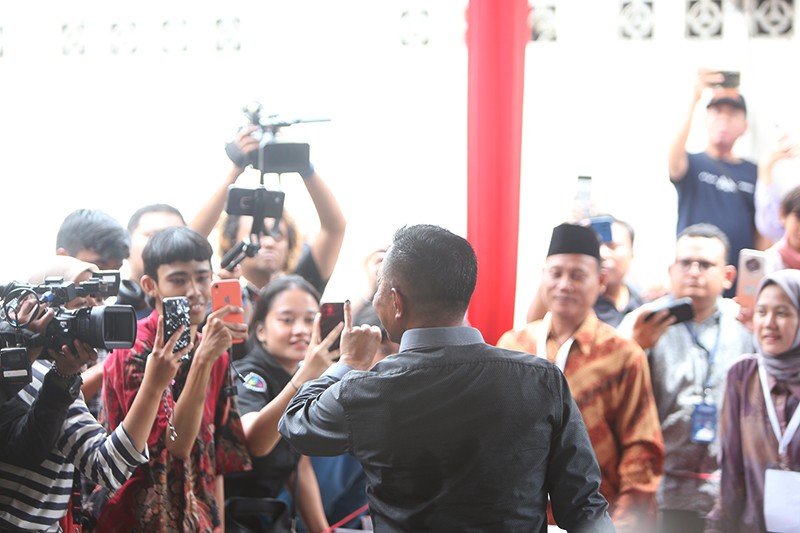 Foto Cagub Jakarta Dharma Pongrekun Nyoblos di TPS 31 Lebak Bulus - Bagian 5