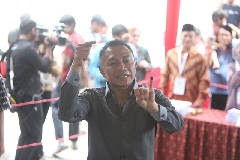 Foto Cagub Jakarta Dharma Pongrekun Nyoblos di TPS 31 Lebak Bulus - Bagian 4