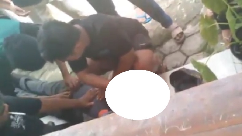 title Kabar Duka dari Kediri Jatim, Anggota Linmas Meninggal Dunia saat Bertugas di TPS Kabar Duka dari Kediri Jatim, Anggota Linmas Meninggal Dunia saat Bertugas di TPS