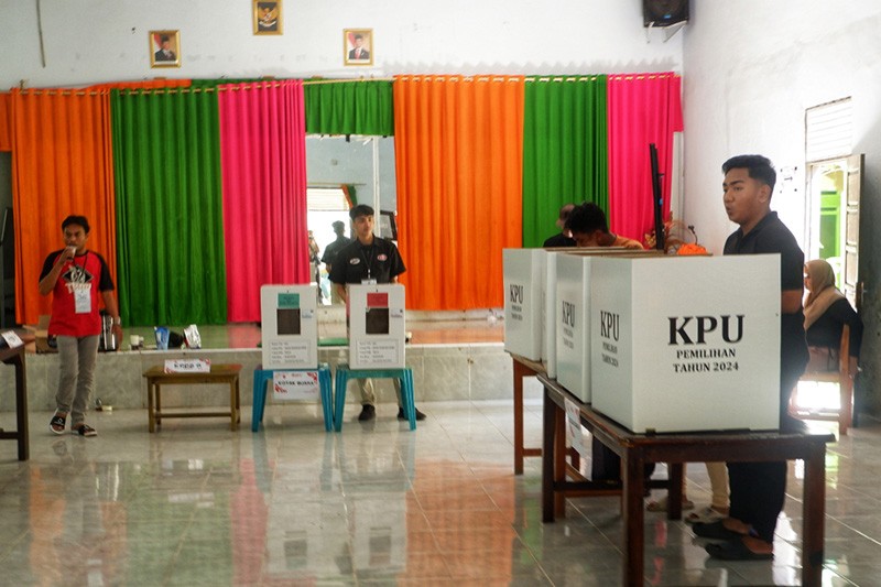 Potret Penyandang Tunanetra Gunakan Hak Pilih di TPS Ramah Disabilitas - Bagian 2