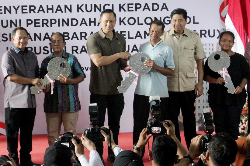 Serah Terima Kunci Rusun kepada Penghuni Kolong Tol - Bagian 1