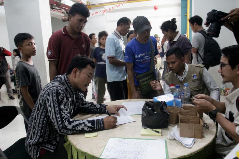 Serah Terima Kunci Rusun kepada Penghuni Kolong Tol - Bagian 2
