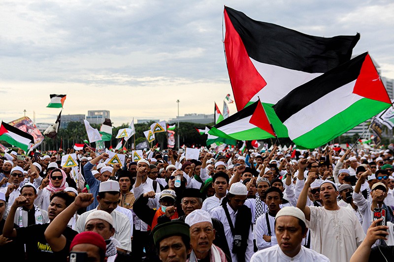Ribuan Massa Hadiri Aksi Reuni 212 di Monas, Ada Habib Rizieq - Bagian 2