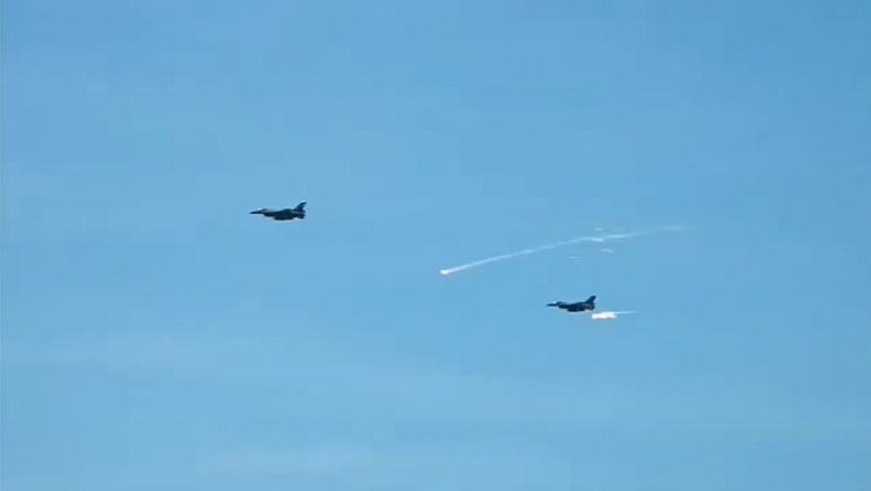 title Operasi Serangan di Lumajang, TNI AU Kerahkan Puluhan Pesawat Tempur hingga Kopasgat Operasi Serangan di Lumajang, TNI AU Kerahkan Puluhan Pesawat Tempur hingga Kopasgat