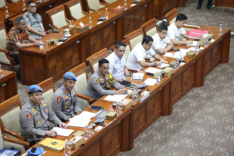 Oknum Polisi Tembak Mati Siswa SMK, Kapolrestabes Semarang Siap Bertanggung Jawab - Bagian 4