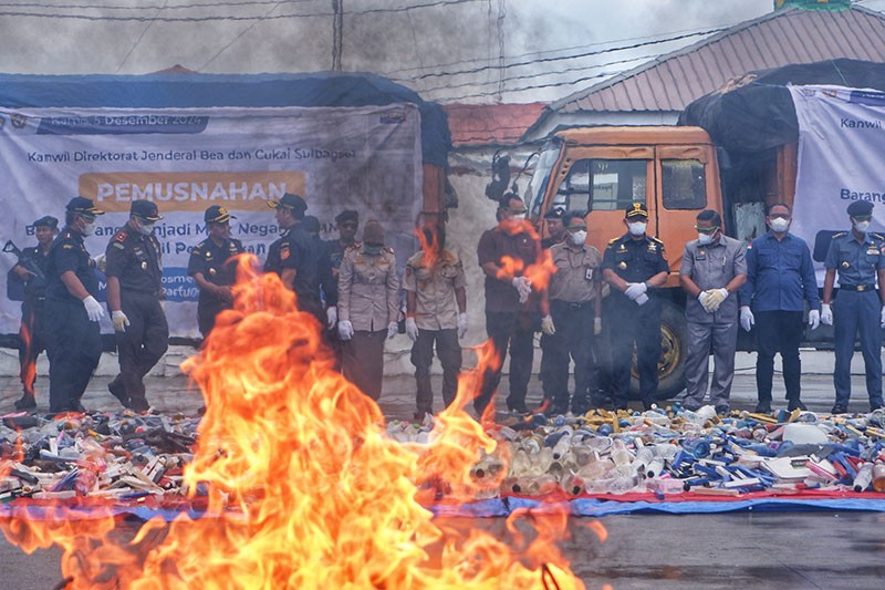 Barang Ilegal Senilai Rp5,9 Miliar Dimusnahkan Bea Cukai - Bagian 5
