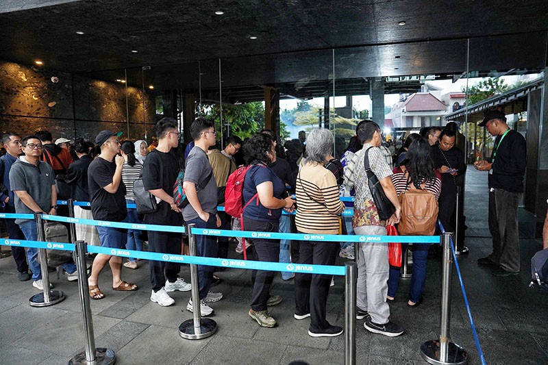 Antusiasme Nasabah Antre Carter Pesawat ke Jepang - Bagian 1