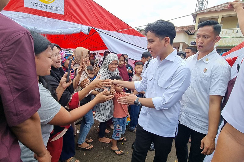 Momen Wapres Gibran Gerak Cepat Temui Korban Banjir dan Longsor Sukabumi - Bagian 2