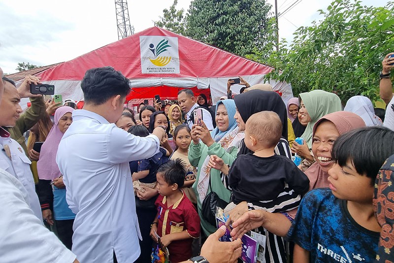 Momen Wapres Gibran Gerak Cepat Temui Korban Banjir dan Longsor Sukabumi - Bagian 3