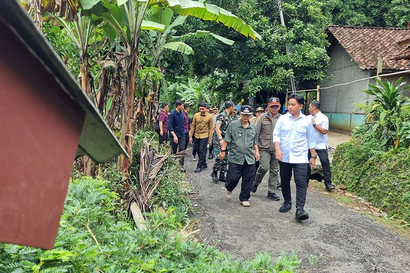 Momen Wapres Gibran Gerak Cepat Temui Korban Banjir dan Longsor Sukabumi - Bagian 5
